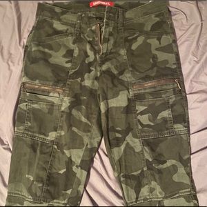 BNWOT camouflage cargo/utility pants